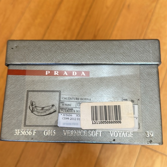 Prada authentic patent flats. - Picture 6 of 7